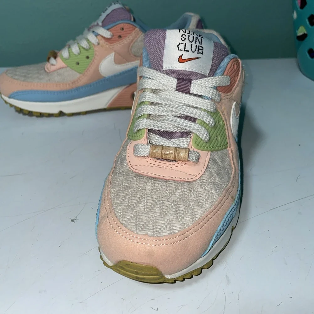 Size 7 womens - Nike Air Max 90 Sun Club